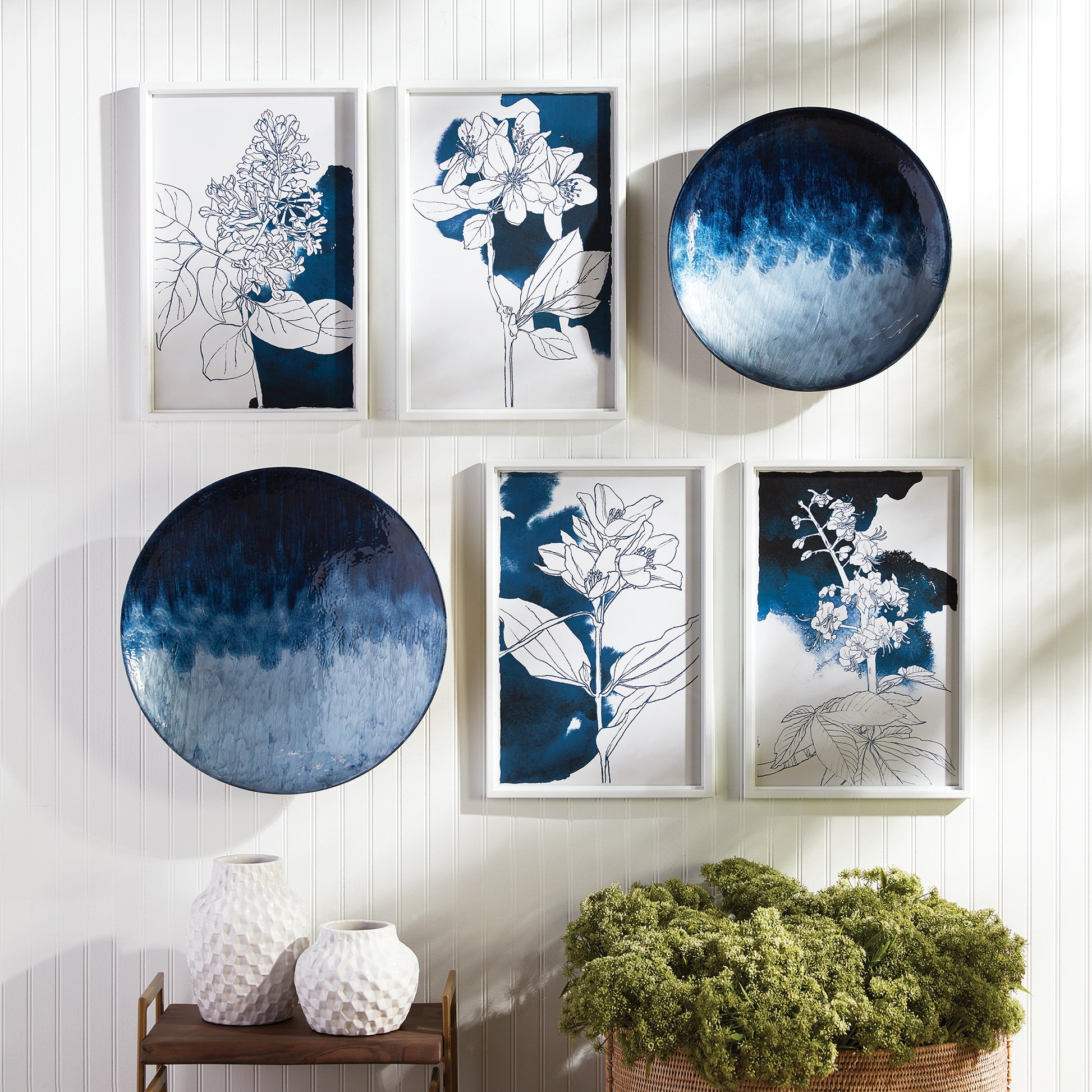 These decorative wall plates are made of enameled iron and feature a nature-inspired color scheme, combining durability and visual appeal. Reflective of the beauty of the outdoors, they add a touch of elegance to any table setting. Each blue plate is meticulously hand-painted with intricate designs inspired by the patterns found in nature, reflecting a strong emphasis on precision and sturdiness. Experience exceptional craftsmanship and quality with every use.