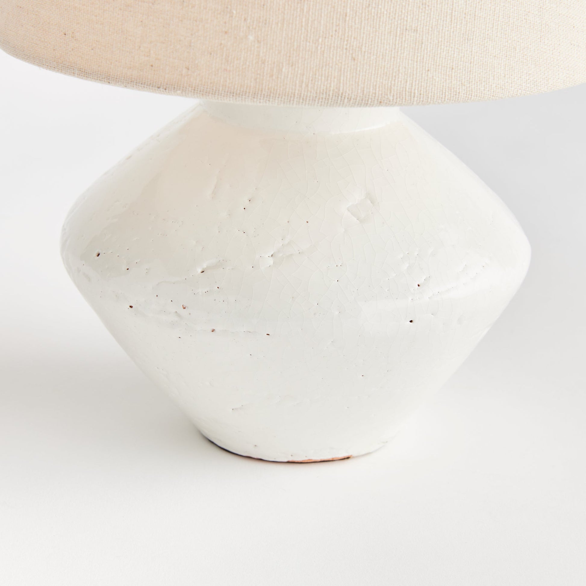 Expertly crafted from high-quality ceramic, this mini table lamp is the perfect addition to any transitional setting. Its petite base and textured cream/beige shade make it a versatile piece, ideal for accentuating kitchen counters, bookshelves, or desks. Featuring an in-line switch and a beige linen shade, this lamp combines style and functionality seamlessly.