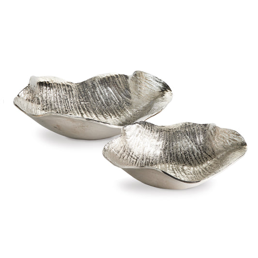 With flowing, wispy forms you'd never know this set of decorative bowls are made of a sturdy cast aluminum. Perfect for some natural fillers or quite lovely all on their own.