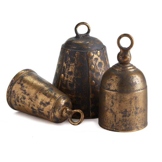 Old fashioned objets in cast aluminum, these historic shapes are functioning bells. Place atop a stack of art books on the ottoman or arrange in a bookshelf for a classic look.