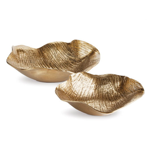 With flowing, wispy forms you'd never know this set of decorative bowls are made of a sturdy cast aluminum. Perfect for some natural fillers or quite lovely all on their own.