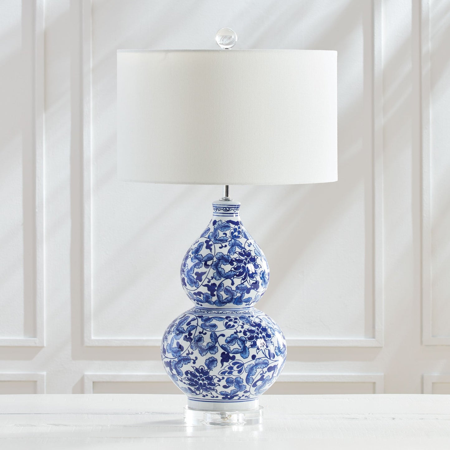 A classic yet elegant chinoiserie design, perfect for coastal-inspired spaces. This piece adds a touch of sophistication and brightness to any setting -whether on a side table, console, or shelf. Featuring a blue and white color scheme, a finial, and an acrylic base.