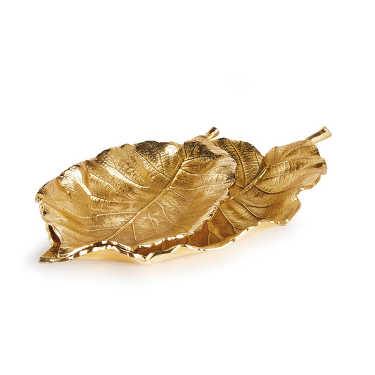 A hand-carved clay mold is what creates the natural leaf details. Made of aluminum, these substantial trays are then finished with a golden hue. On coffee table, console or countertop, they'll steal the show.