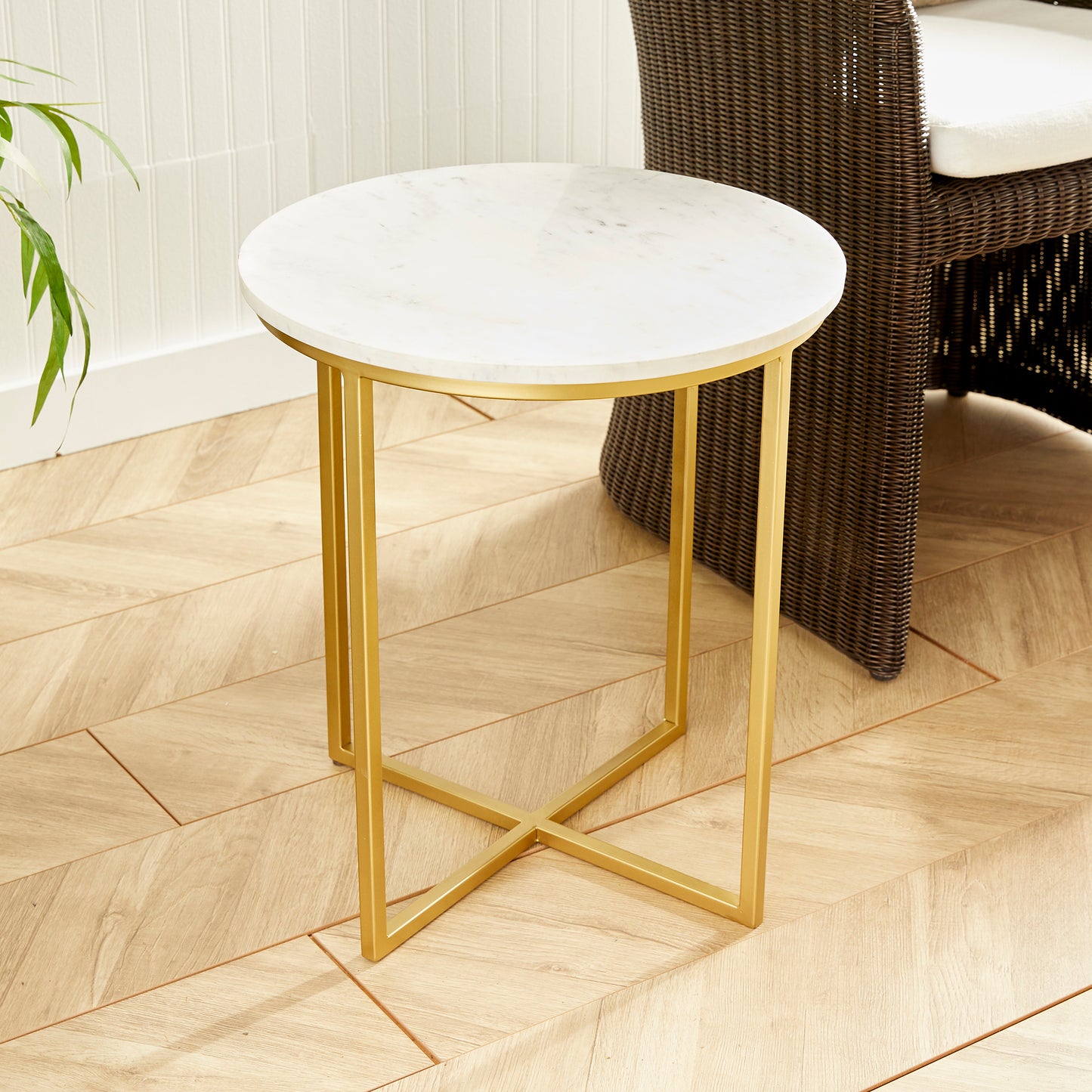 Crafted from a blend of white marble and brass, this elegant cocktail table exudes a timeless and sophisticated aesthetic. Its smaller size makes it a versatile piece that can easily be moved around, whether it's for serving cocktails, appetizers, or providing a sturdy surface for a laptop.