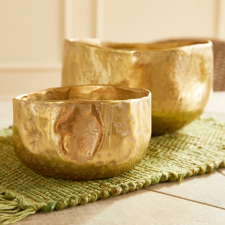 Expertly designed with a touch of nature in mind, these cachepots feature a modern, organic shape and a natural hammered texture that adds a unique and refreshing touch to your indoor greenery collection. Perfect for showcasing cherished orchids or vibrant green plants, these planters are sure to impress with their sleek and natural design.