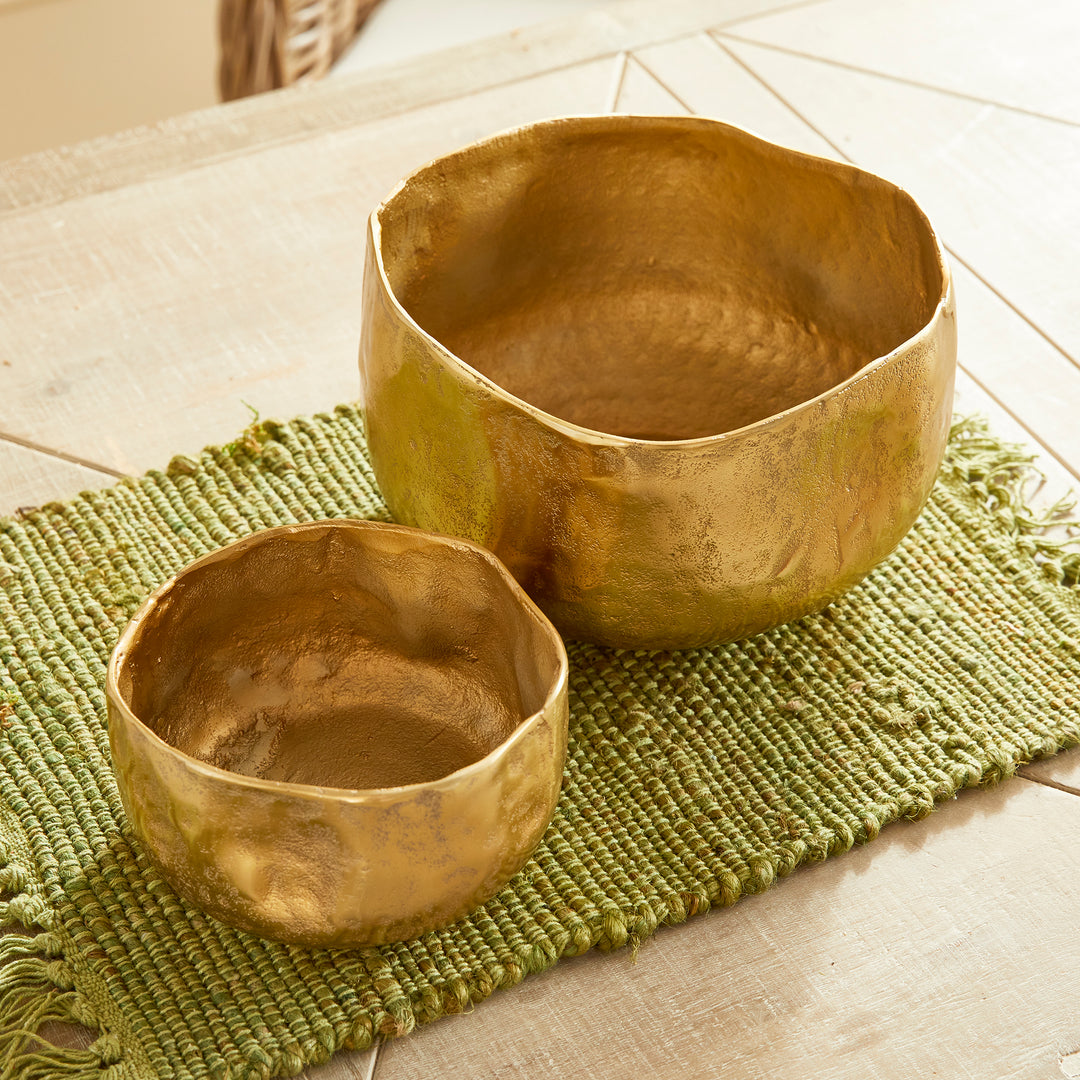 Expertly designed with a touch of nature in mind, these cachepots feature a modern, organic shape and a natural hammered texture that adds a unique and refreshing touch to your indoor greenery collection. Perfect for showcasing cherished orchids or vibrant green plants, these planters are sure to impress with their sleek and natural design.