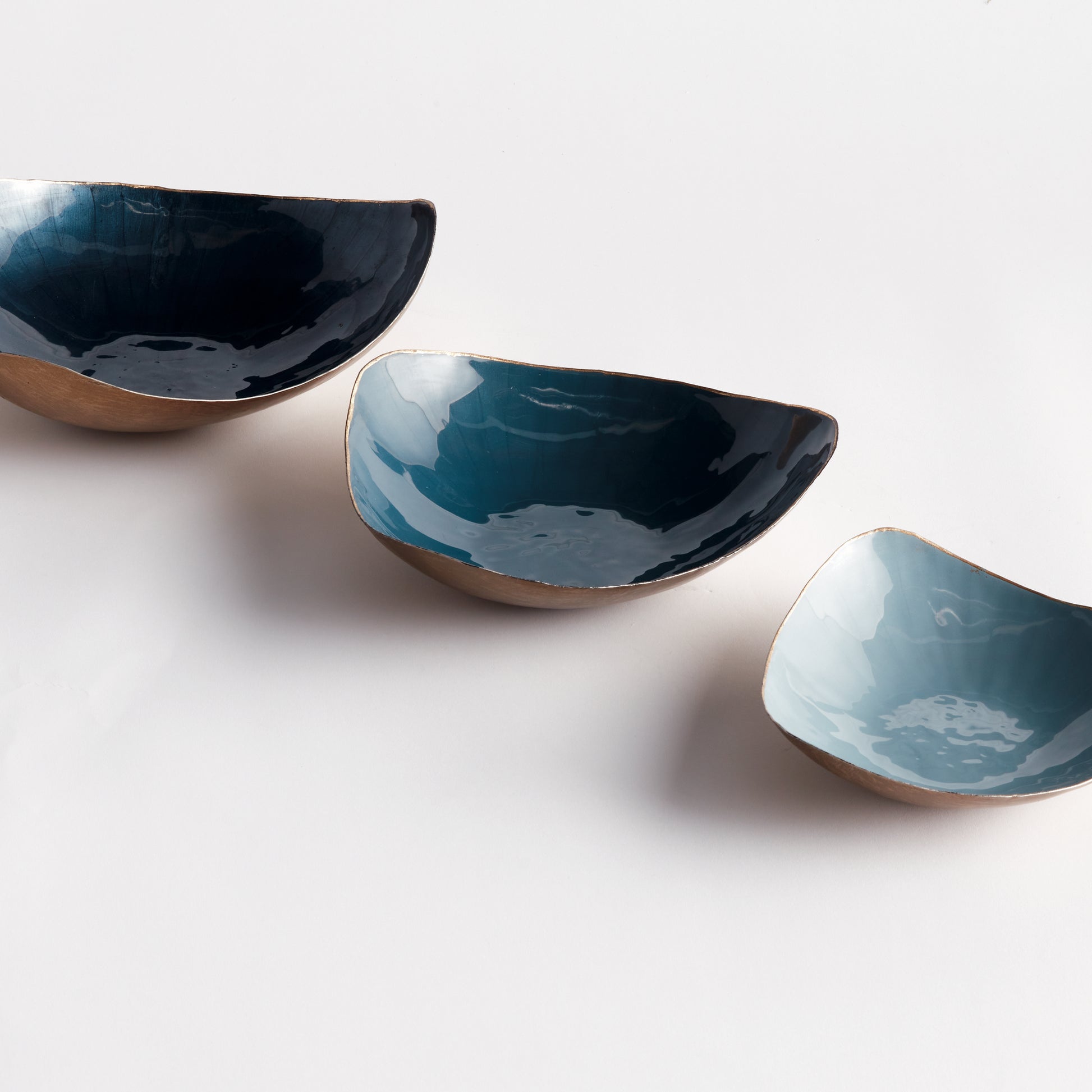 Enhance your home decor with these versatile and chic hand-painted bowls. The stunning gold edge detail complements the soft blue hues, making them the perfect catch-all for jewelry, keys, or spare change. Ideal for any space, these modern decorative bowls add a touch of color and charm. Expertly hand-painted to perfection, they will elevate the look of your kitchen island, side table, or ottoman. Use them to keep your belongings organized and add a stylish touch to your home.