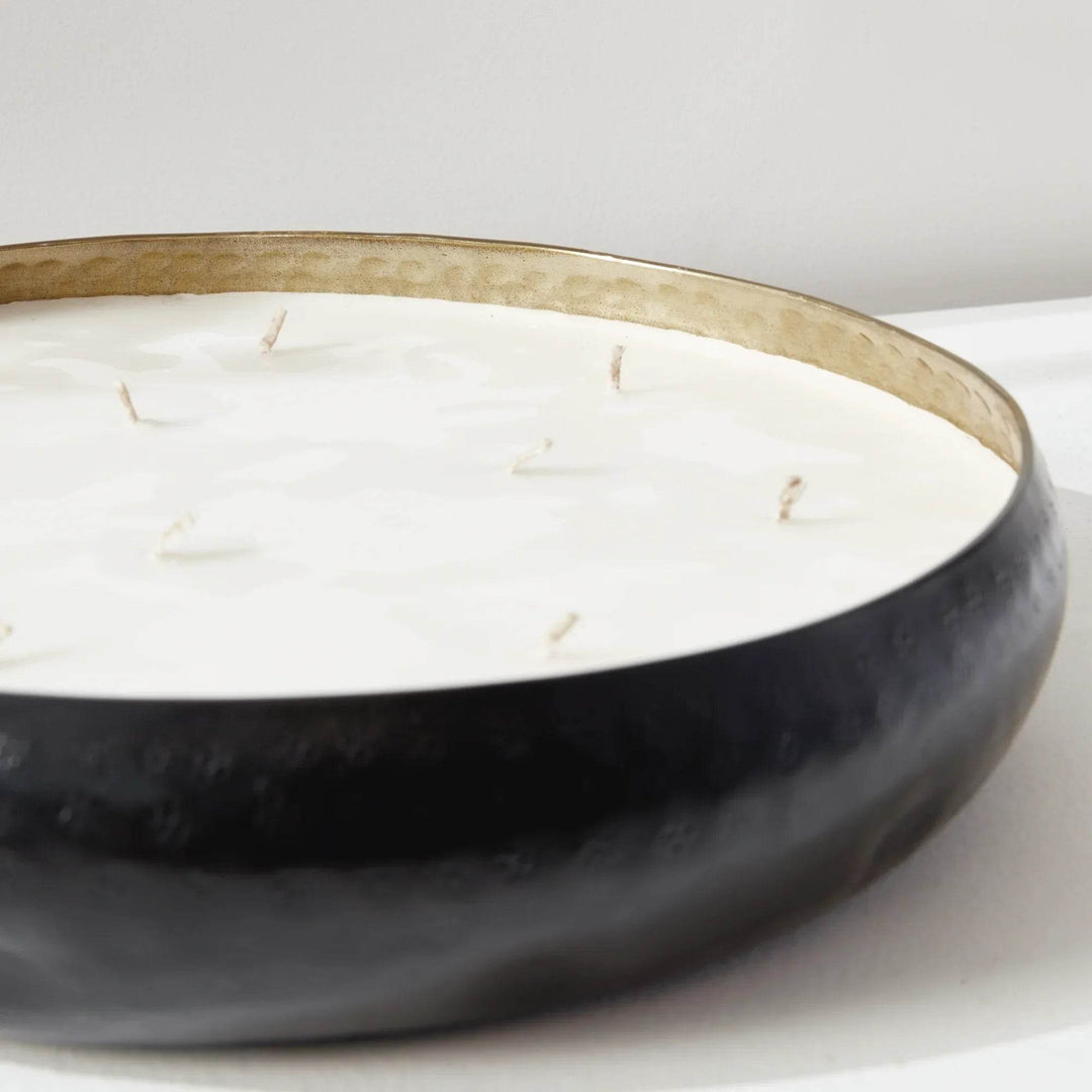 Oudh Noir 10-Wick Candle