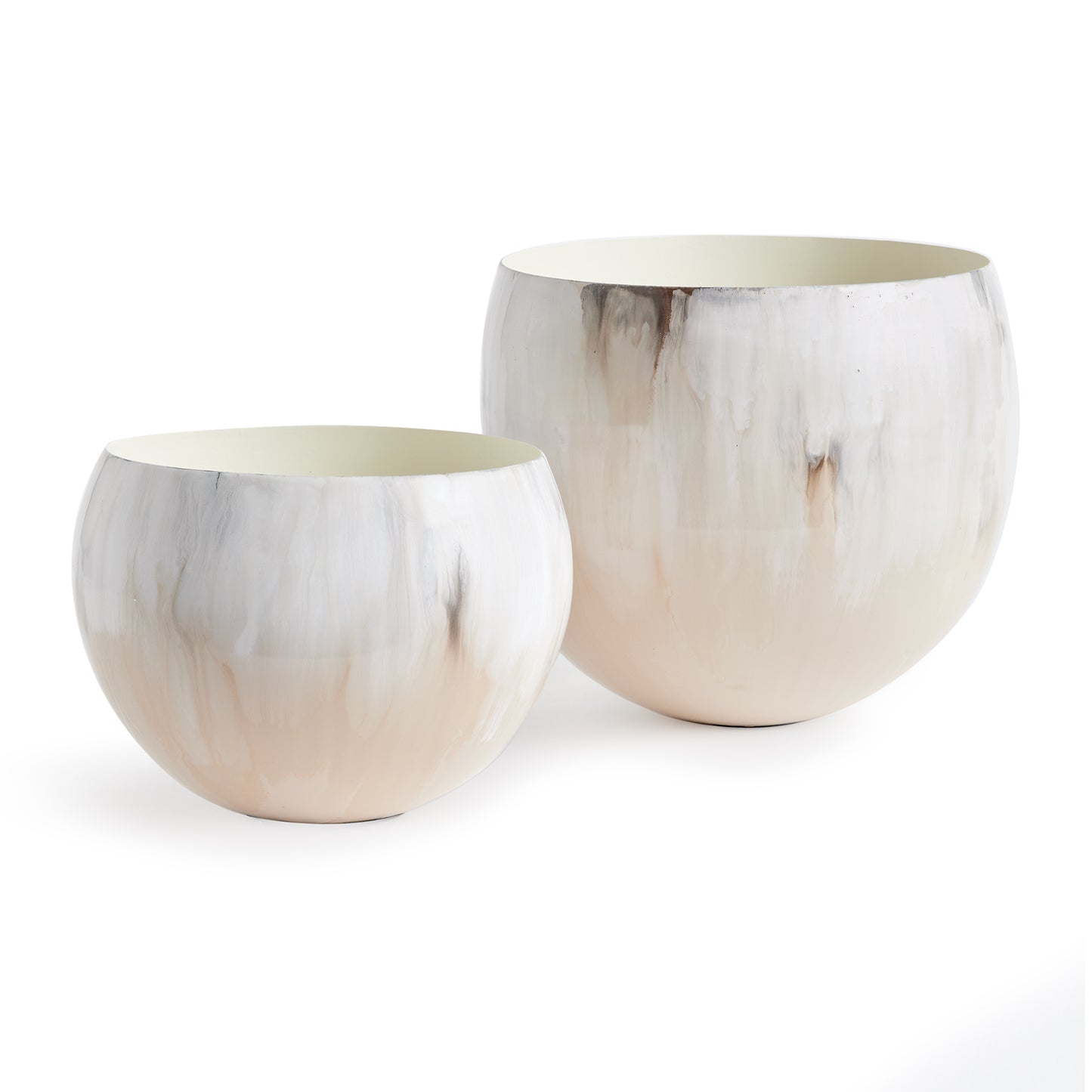 In a clever use of enameled iron, these lightweight cachepots are painted by hand. With a creamy mocha palette inspired by a latte, with layers of milky froth and coffee tones swirling, it is modern artistry defined.