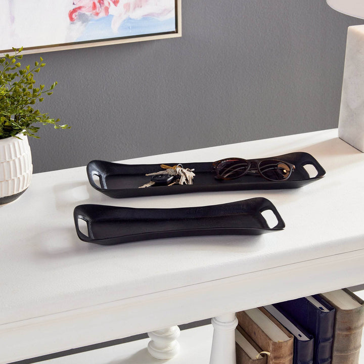 Black trays used on an entryway console, holding sunglasses and keys – Urban Contemporary.


