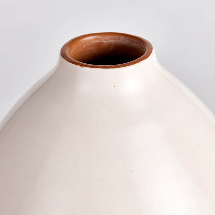 Close-up of ceramic vase rim showing natural clay interior and smooth matte exterior – Modern Organic