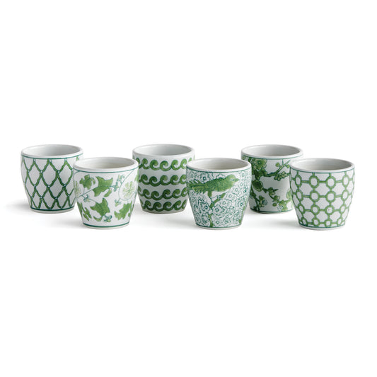 A classic chinoiserie in shades of green & white. How refreshing! The color green is known to have a harmonizing, balancing effect, and is an inspired design choice for the coordinating mini pots. A welcome addition, bringing stability and calm to the well-appointed kitchen, study or covered porch.