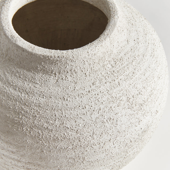 Close-up of rim and granular texture on large gray terracotta vase, handcrafted surface with artisanal character – Transitional