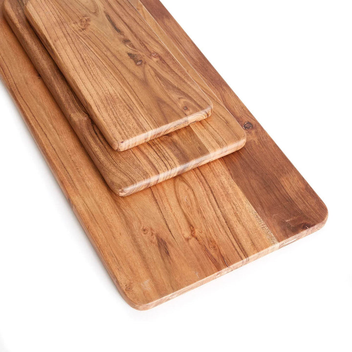 Stack of three acacia wood serving boards in graduated sizes with smooth edges and visible wood grain – Rustic.