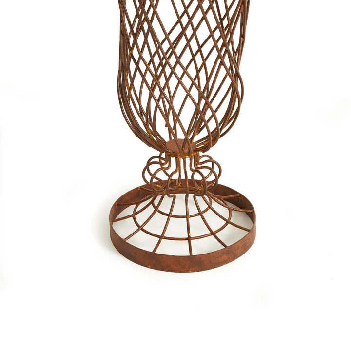 Detail of wire vase base showing sculptural form and metal ring foundation – Vintage Farmhouse style