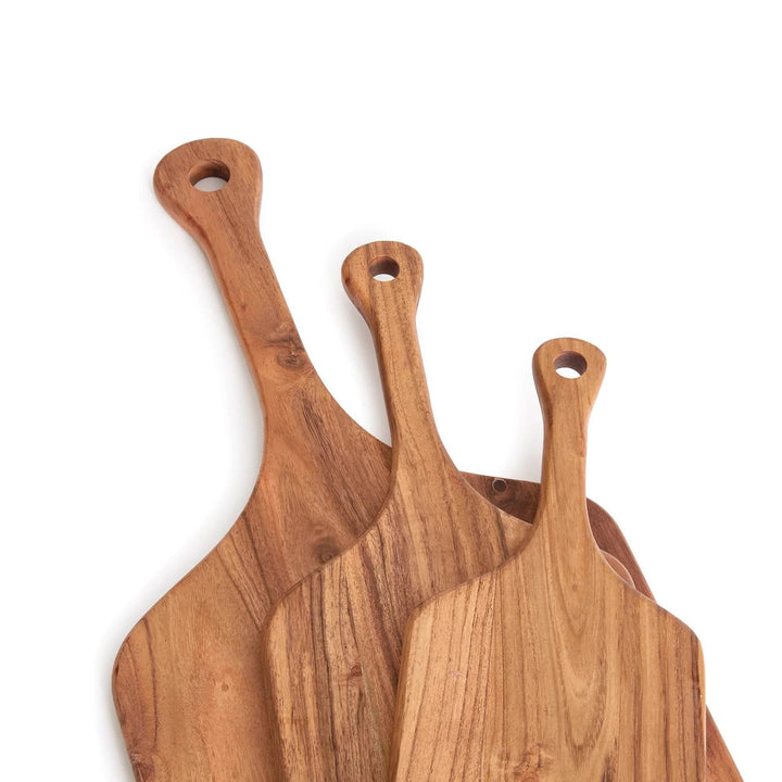 Detailed view of acacia wood serving board handles with rounded edges and hanging holes, natural finish – Rustic.